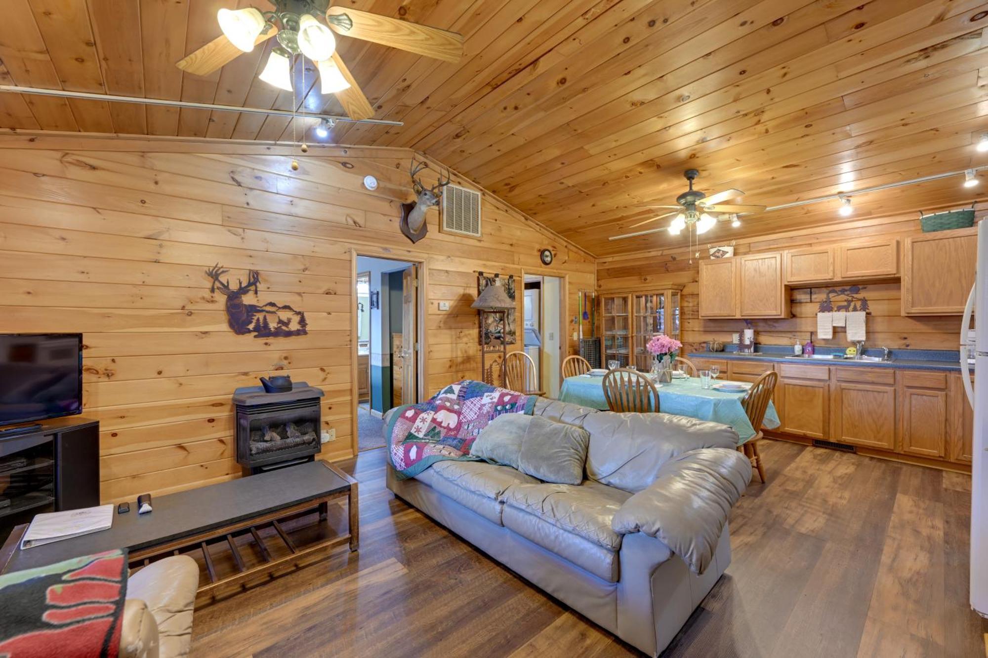 Cozy Deer Glen Cabin With Private Hot Tub And Porch! مدينة كليرمونت المظهر الخارجي الصورة